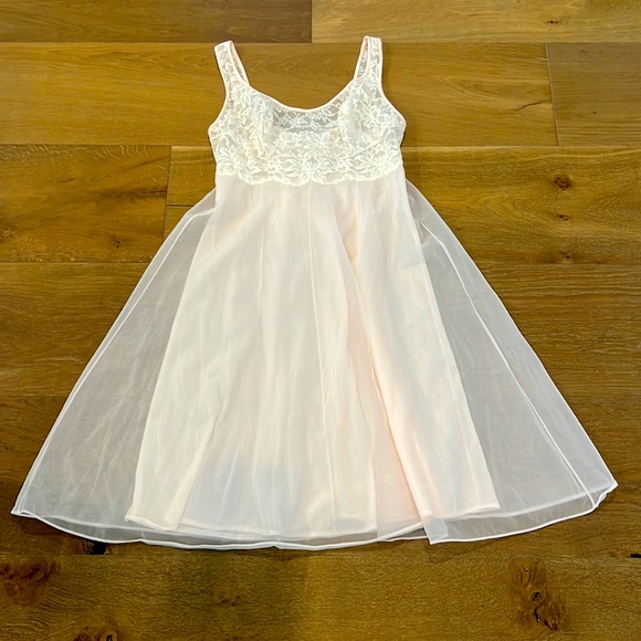 Vintage Vanity Fair Nylon & Lace Nightgown Size 32 Pink - Picture 1 of 5